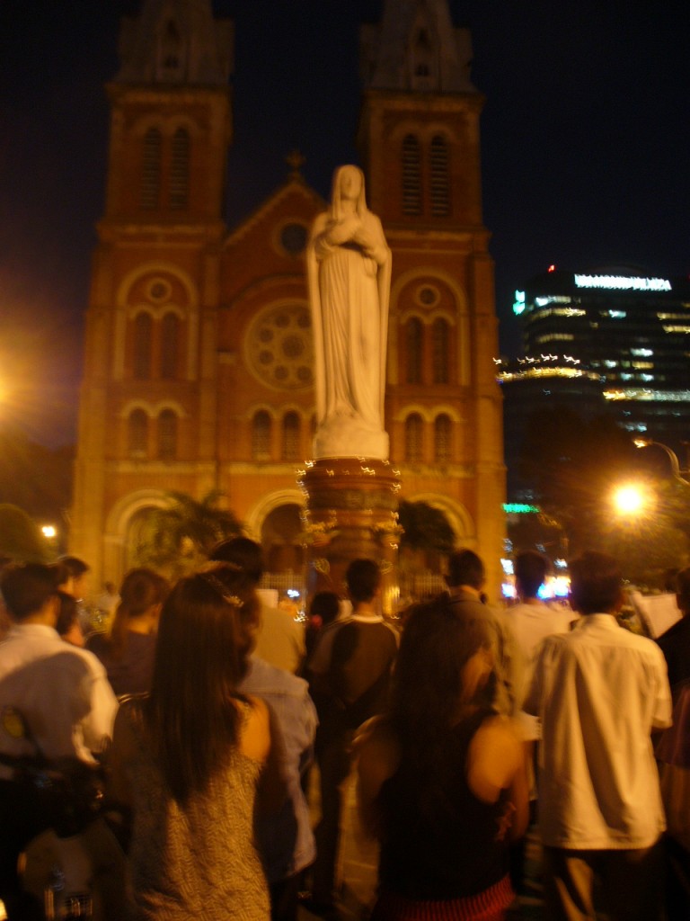 Xians outside Notre Dame